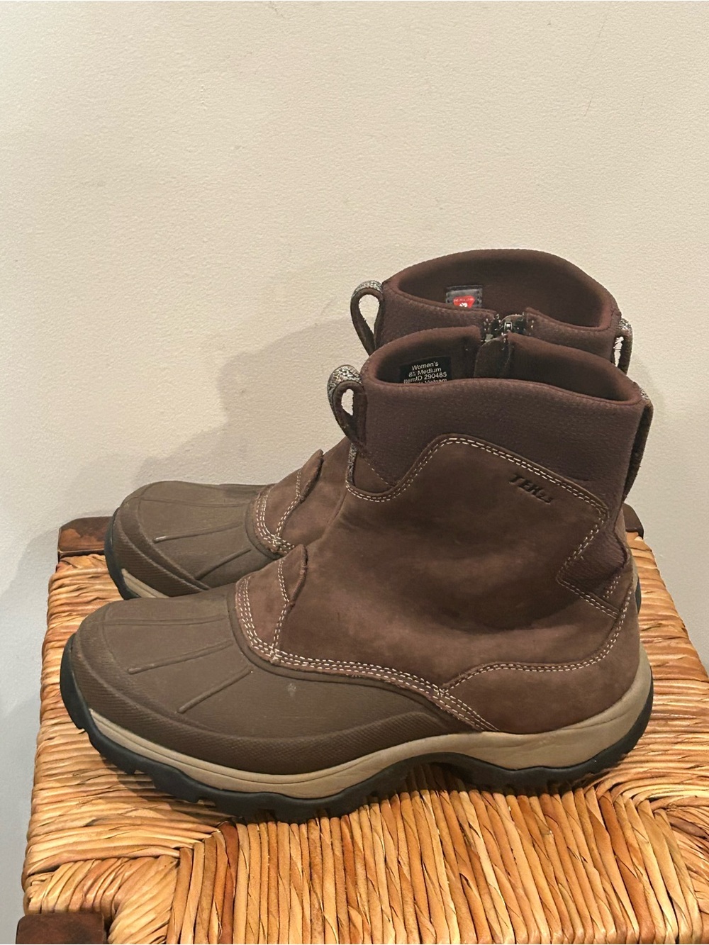 L.L. Bean Women's Brown Waterproof Winter Boots size 8.5